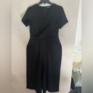 Elegant and classic black cropped jumpsuit